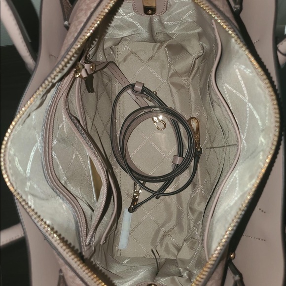 Micheal kors satchel - Picture 2 of 2